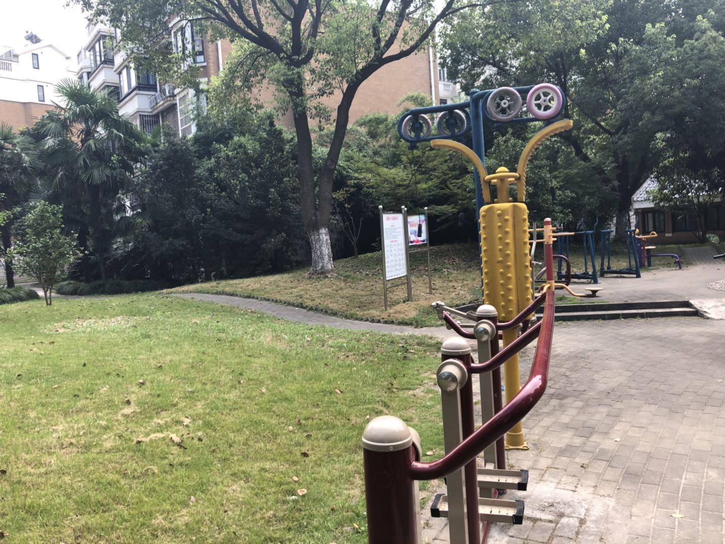 嘉源小區(qū)健身點