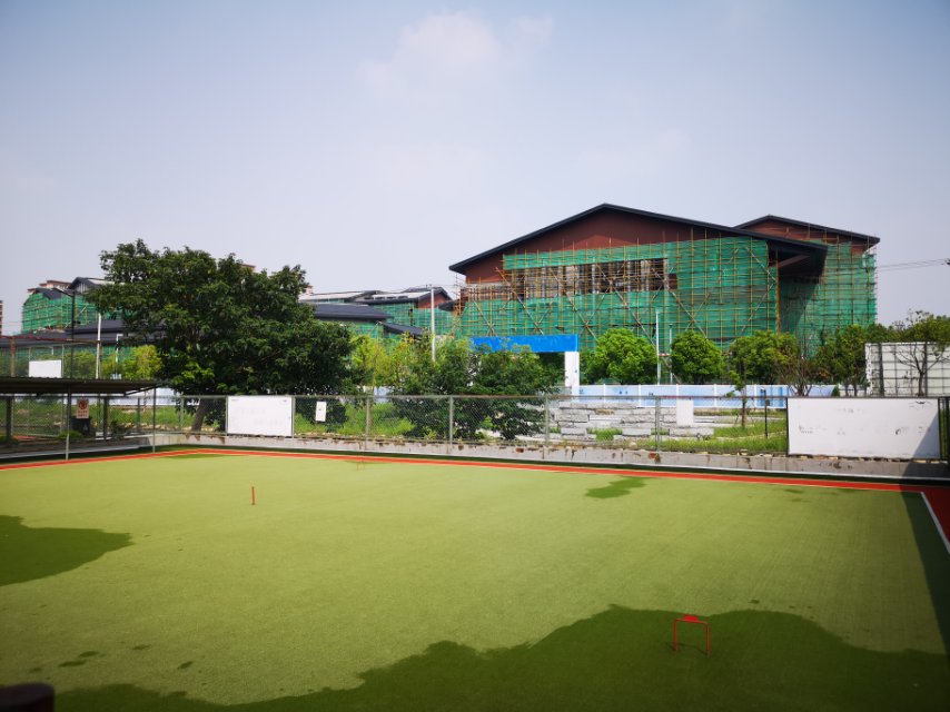 泉華居委門(mén)球場(chǎng)（原泉山）