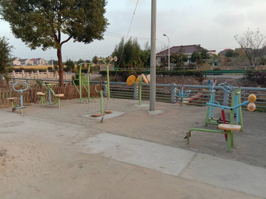 會龍村1組健身點