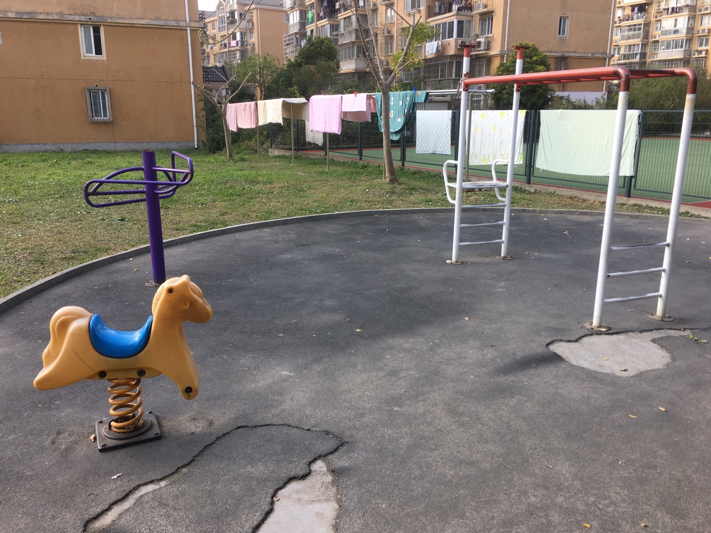 慶東居委健身點(diǎn)2