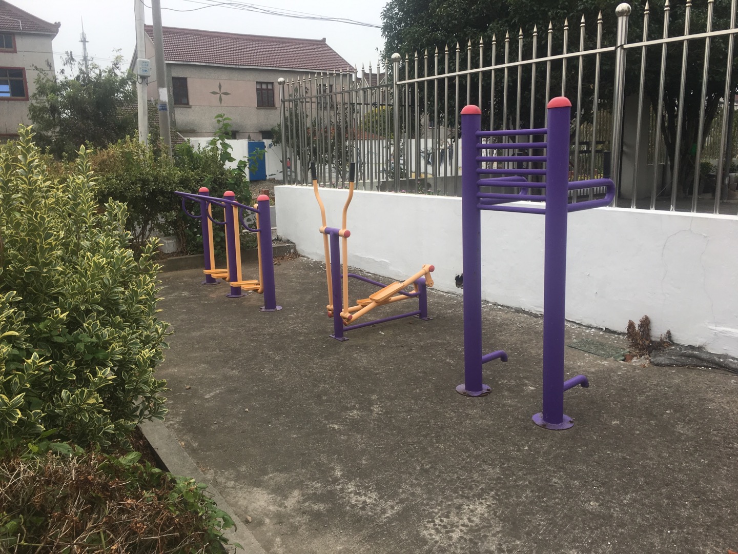 老港鎮(zhèn)欣河村民委員會鐵橋1組健身苑點