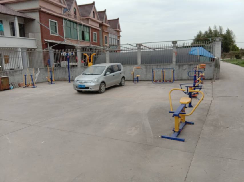 新東村16組競新884號宅前健身路徑