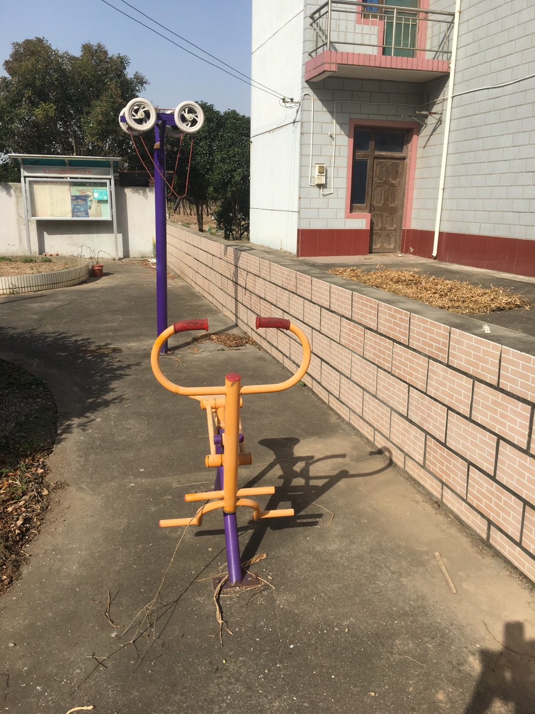 老港鎮(zhèn)東河村民委員會(huì)西河3組健身苑點(diǎn)