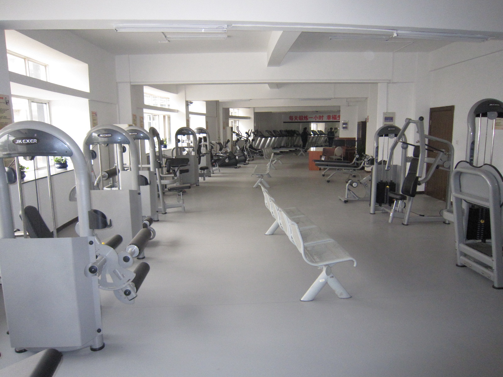 四團(tuán)鎮(zhèn)社區(qū)活動(dòng)中心市民健身房