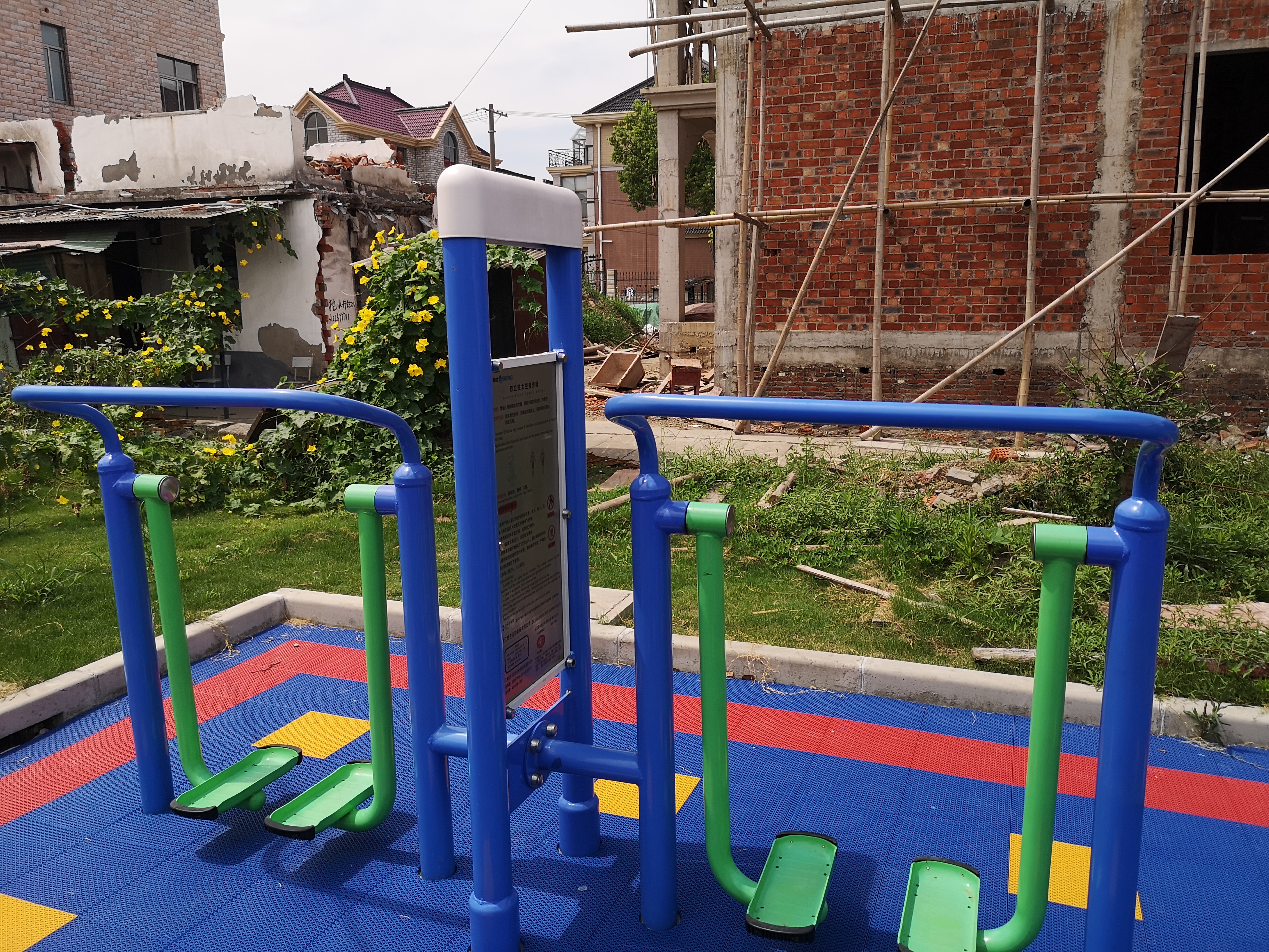 雙立柱太空漫步器