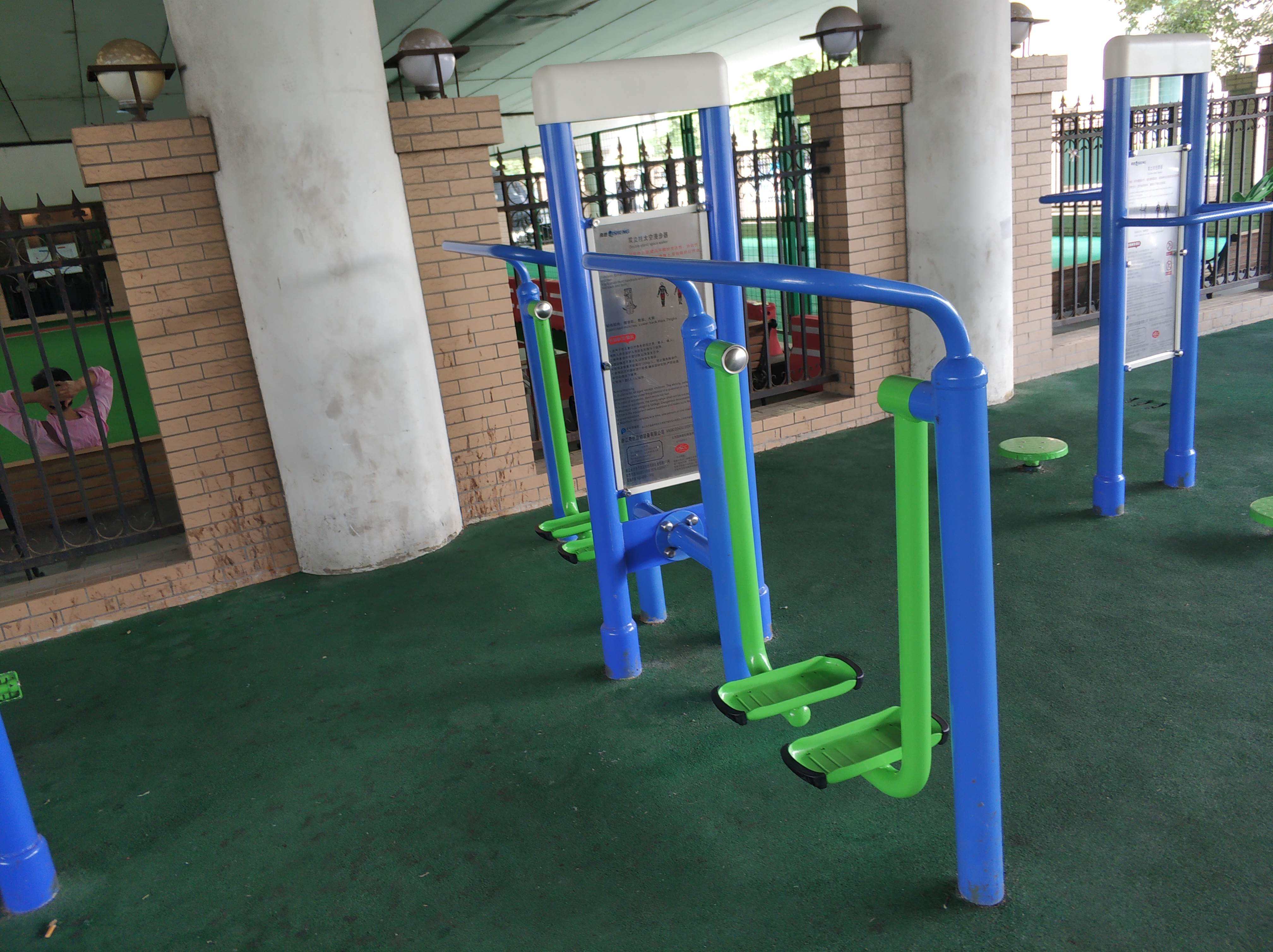 雙立柱太空漫步器