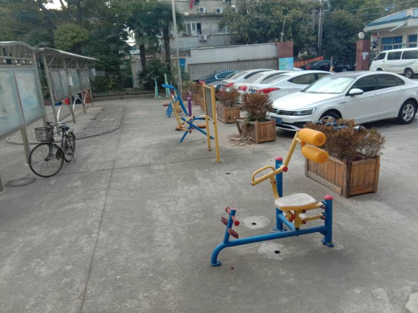 曙光村村委會(huì)健身點(diǎn)