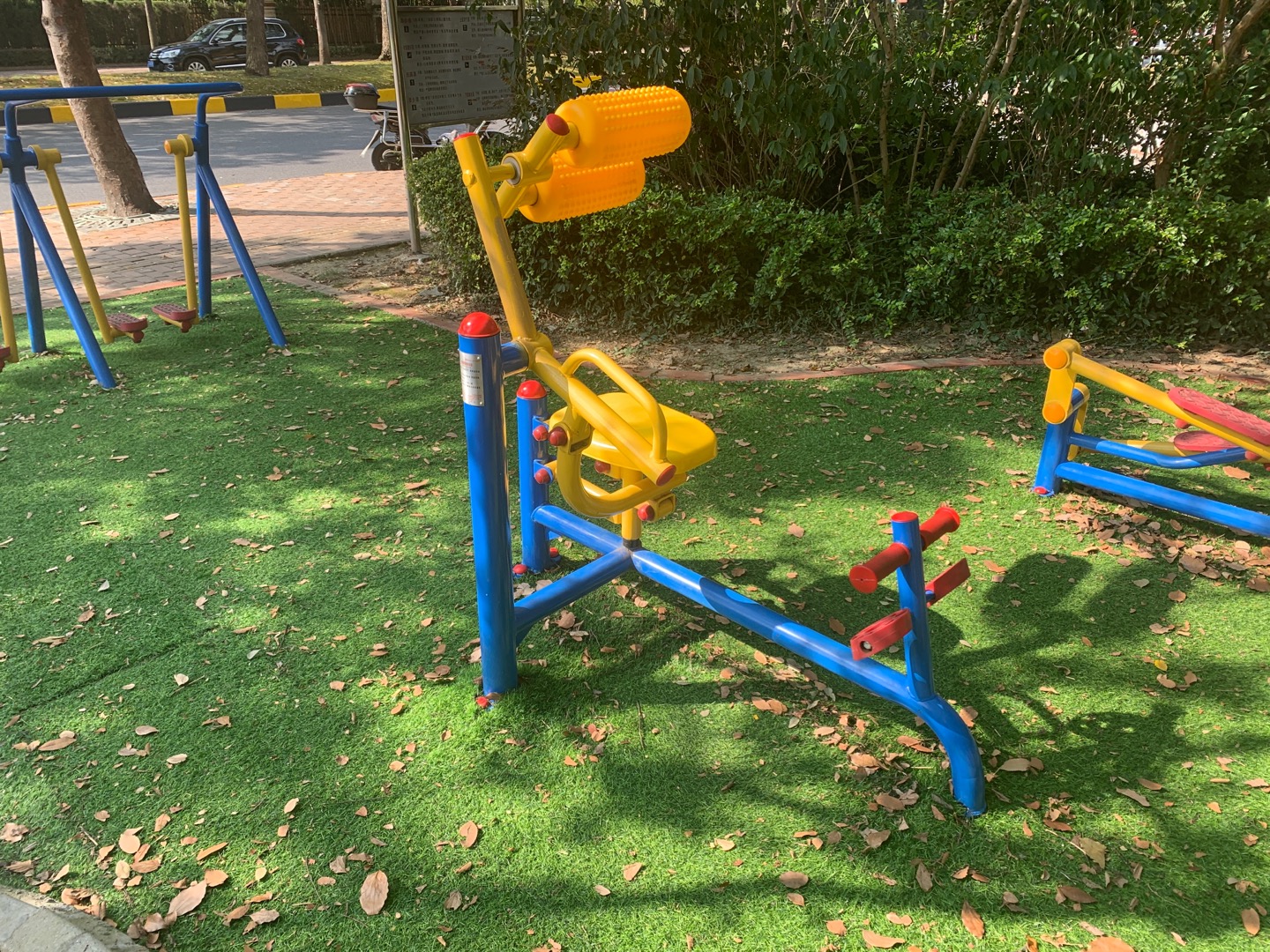 自重腹背鍛煉器