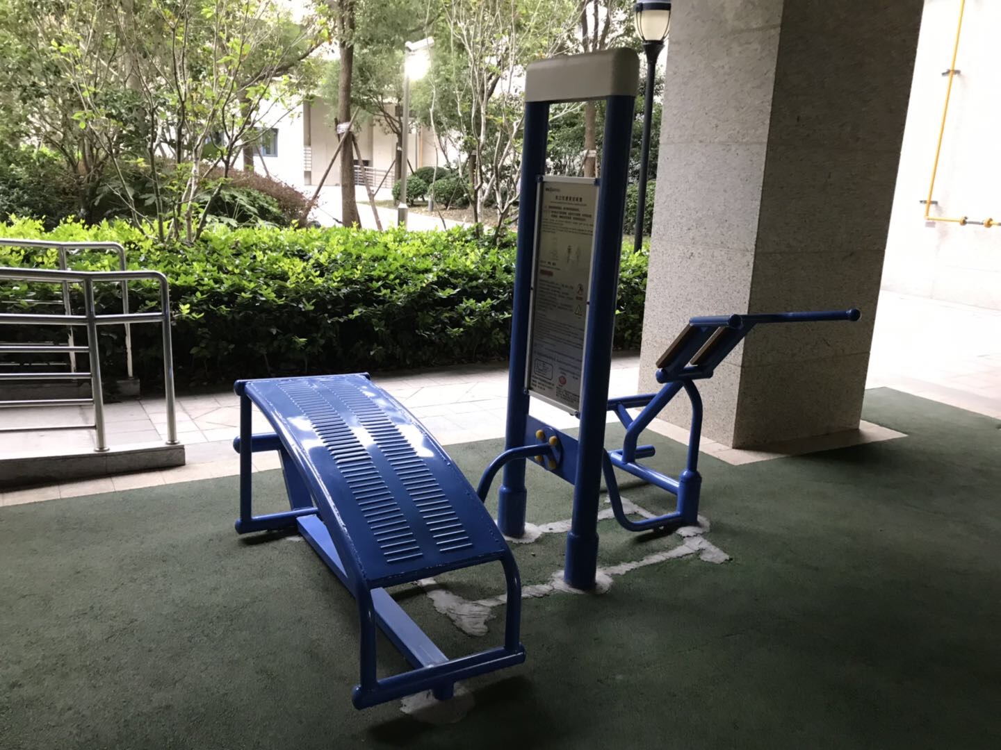 雙立柱腹背訓練器