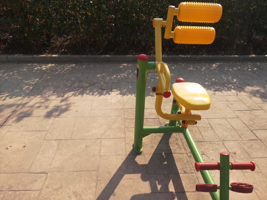 自重腹背鍛煉器