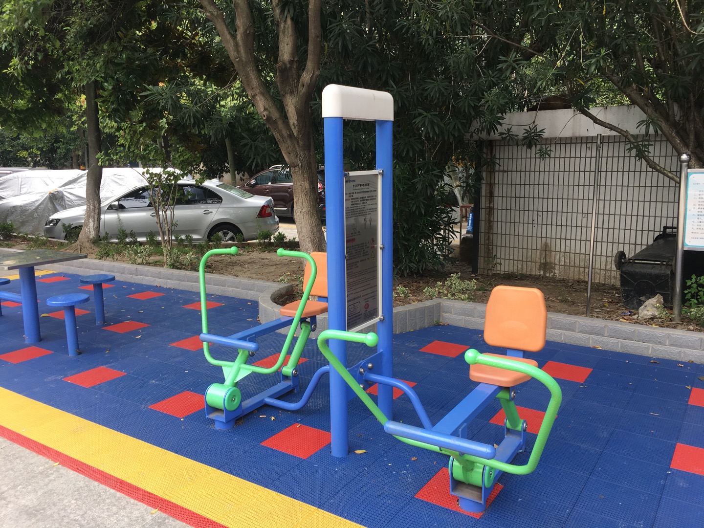 雙立柱平推平拉訓(xùn)練器