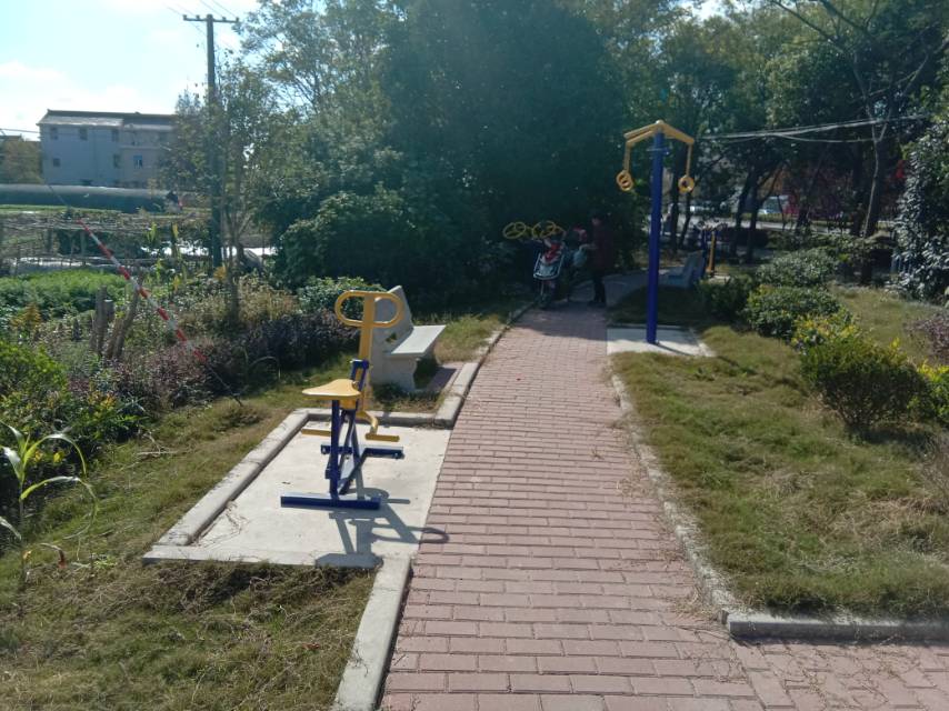 明星村12組666號(hào)前健身路徑