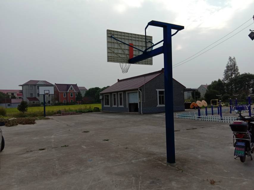 四滧村15隊(duì)籃球場