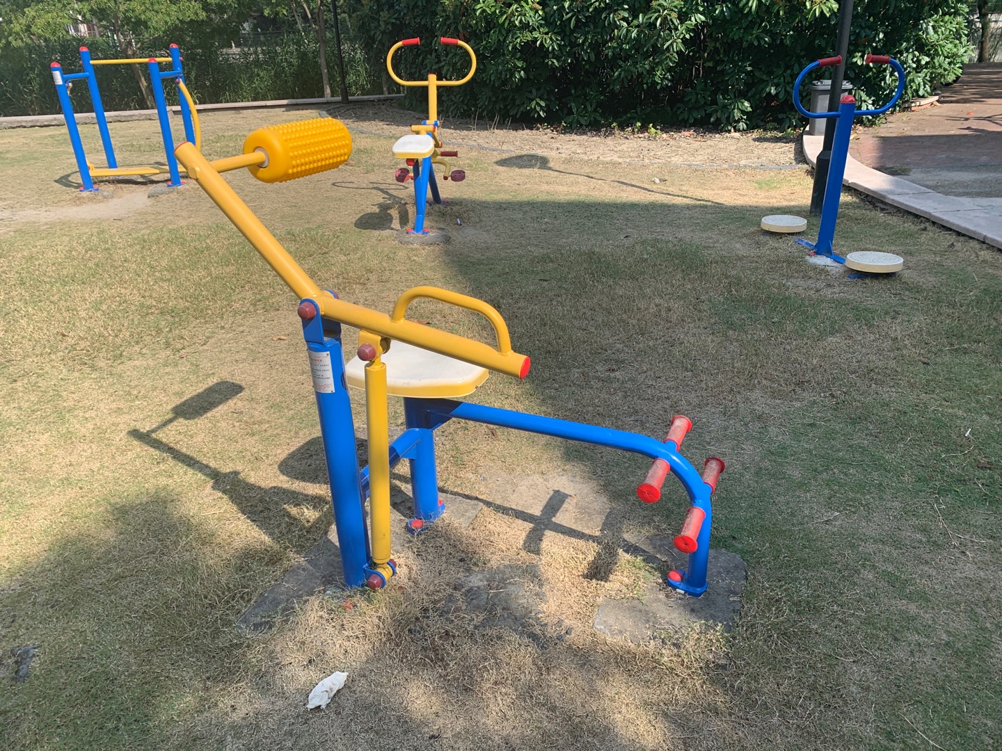 自重腹背鍛煉器