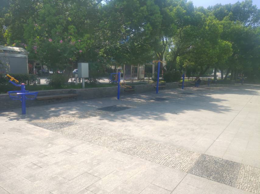 蓮盛居委（社區(qū)車站）健身點