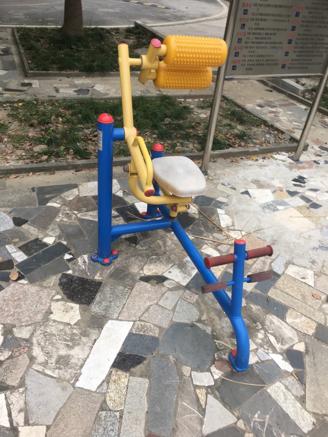 自重腹背鍛煉器