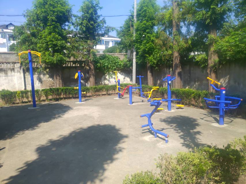 蓮盛居委（小區(qū)內(nèi)）健身點