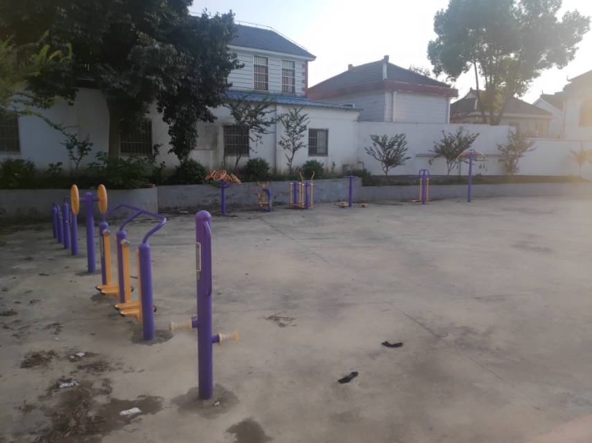 第一居委會(huì)鶴如路健身點(diǎn)