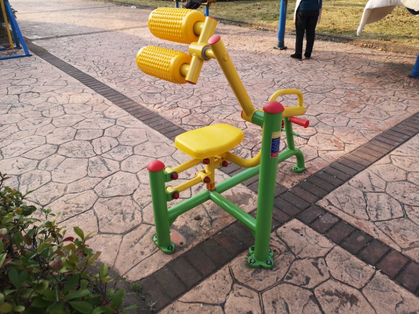 自重腹背鍛煉器