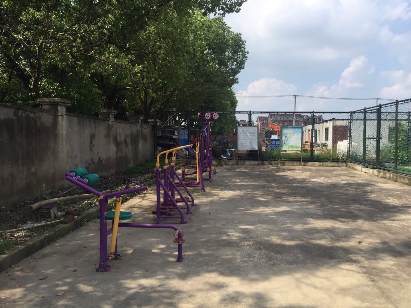 紀(jì)西村華西公共運(yùn)動(dòng)場(chǎng)健身點(diǎn)