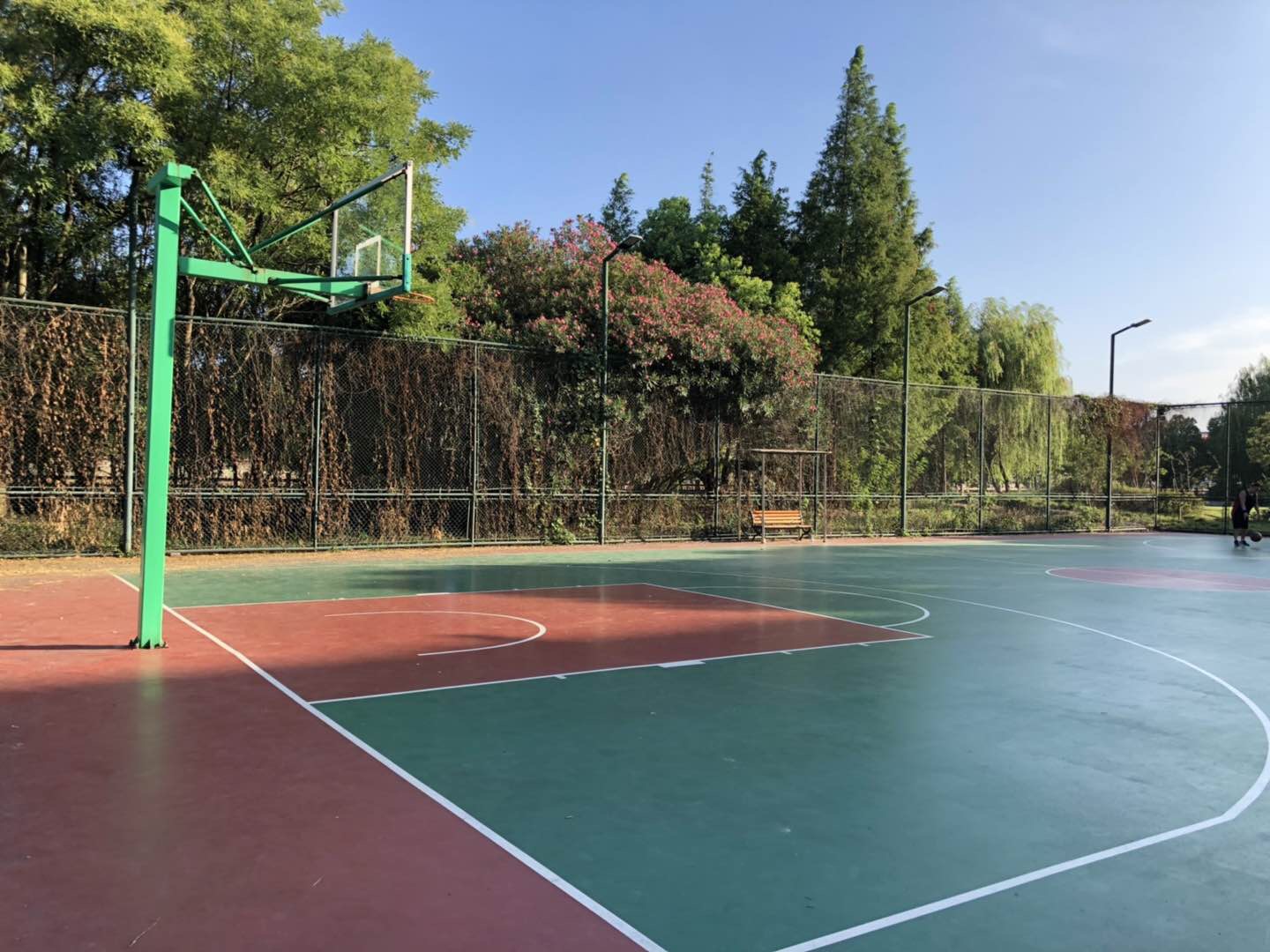 馬橋鎮(zhèn)華銀坊籃球場(chǎng)