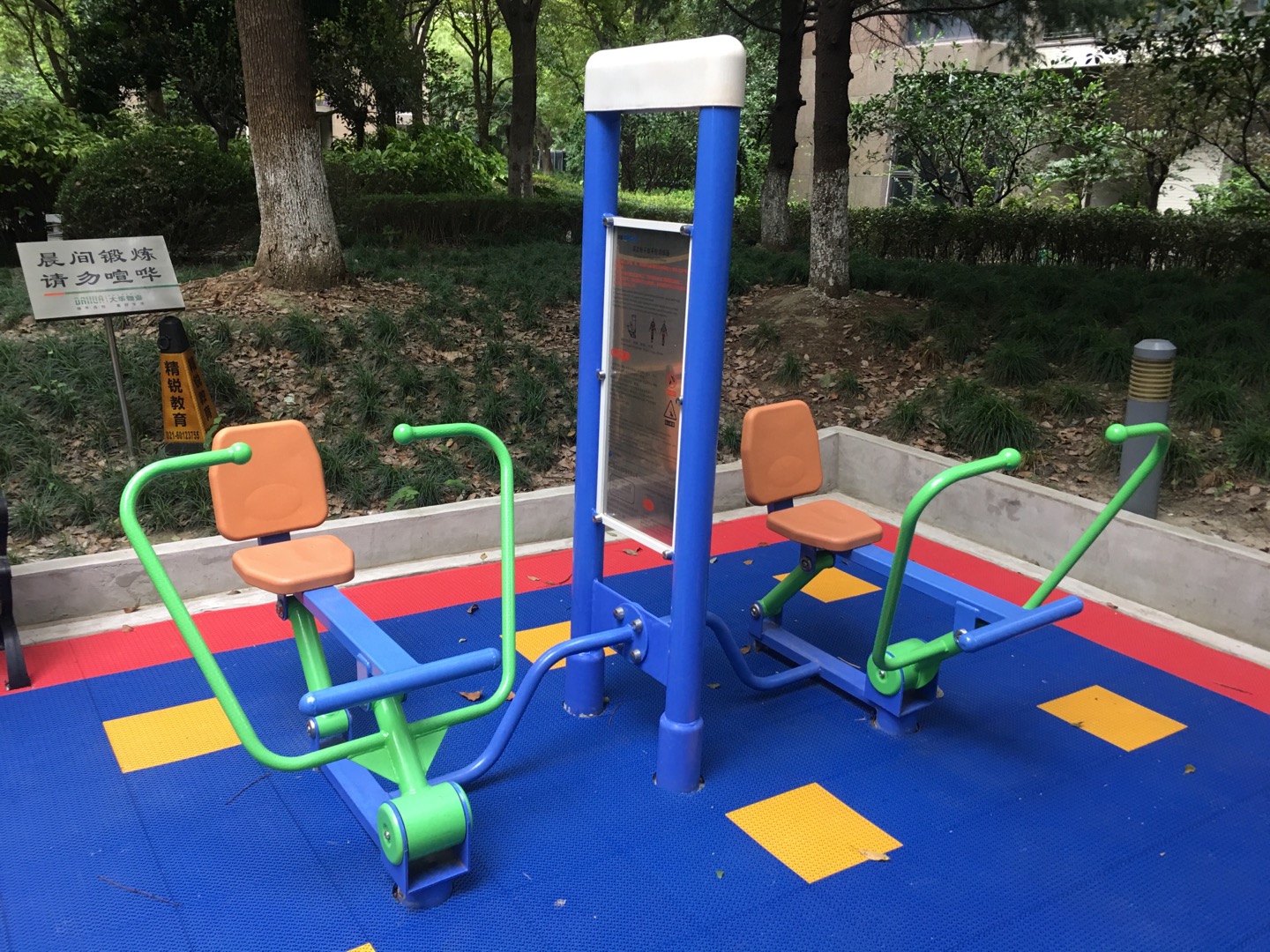 雙立柱平推平拉訓(xùn)練器