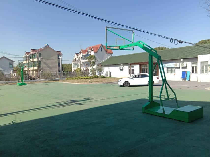 星火村村委會(huì)籃球場