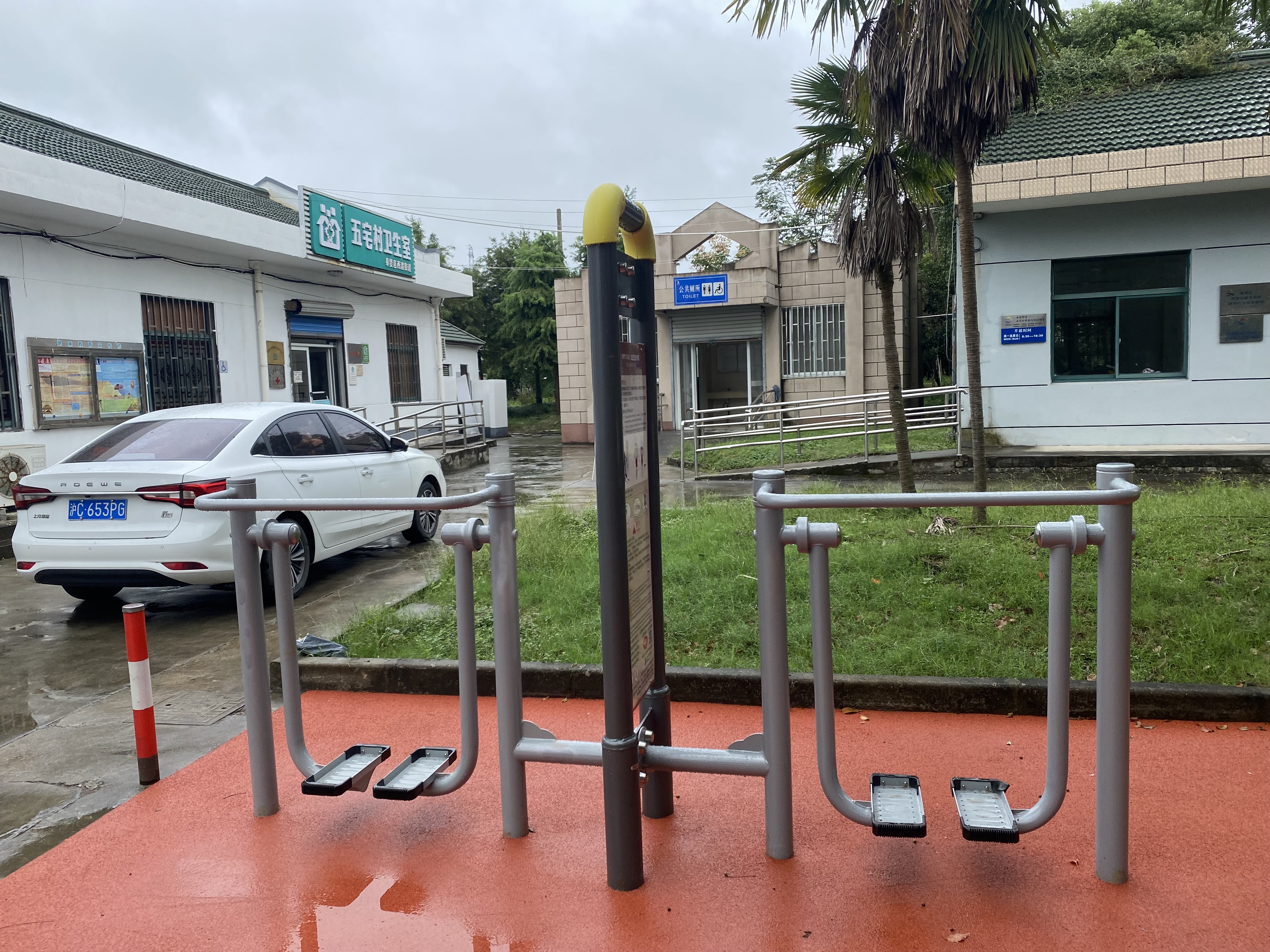 二位智能太空漫步機(jī)