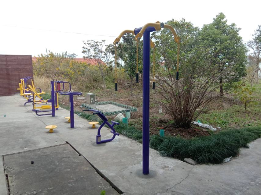 開港村村委健身點