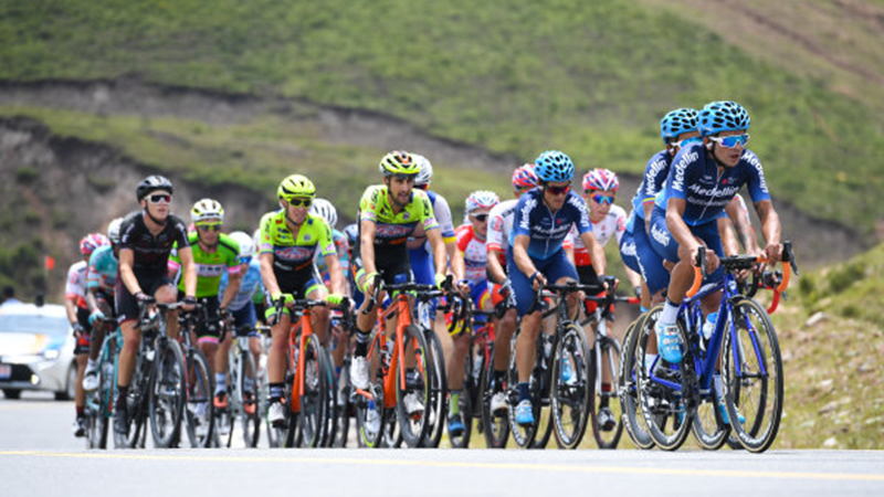 環(huán)青海湖國際公路自行車賽第三賽段開賽