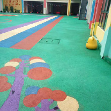 學校體育場地面施工北京房山區(qū)硅PU橡膠球場鋪設(shè)